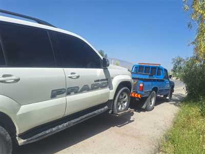 یدک کش چرخ گیر کازرون همراه با مکانیک به صورت شبانه  روزی