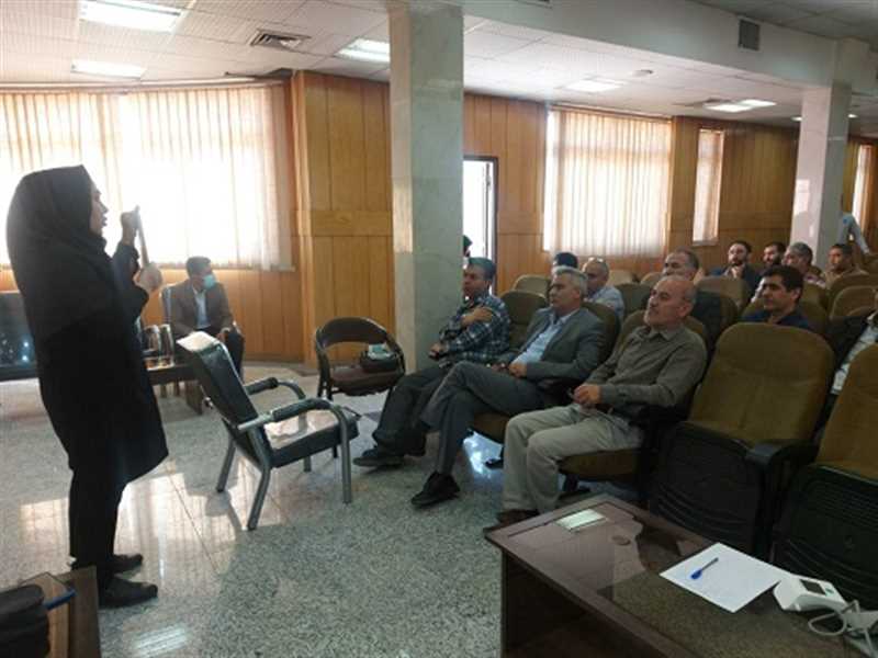 انجام غربالگری سلامت کارکنان دادگستری شهرستان کازرون از سوی تیم بهداشتی شبکه بهداشت و درمان