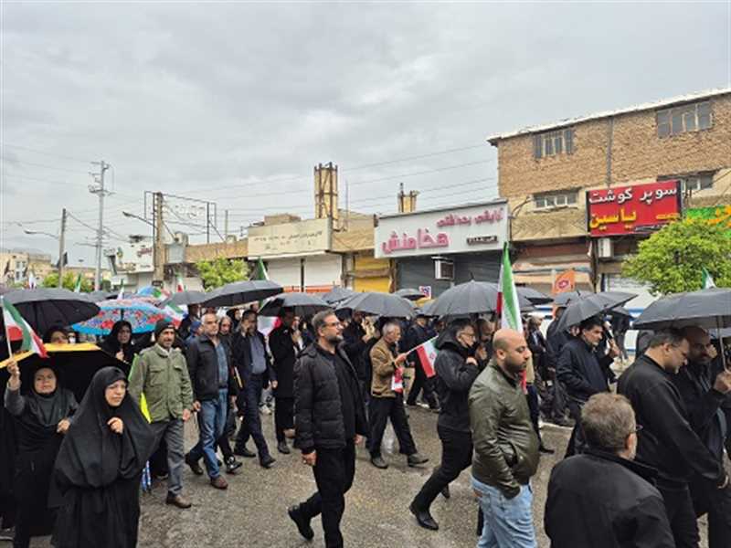 ندای لبیک کارکنان حوزه سلامت کازرون با رهبر معظم انقلاب در راهپیمایی روز جهانی قدس