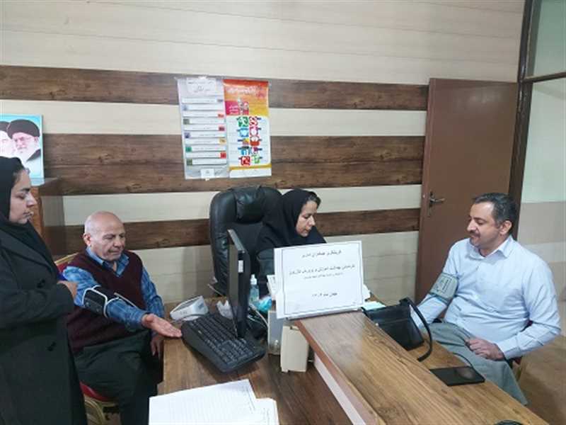 از سوی کارشناسان شبکه بهداشت و درمان کازرون در هفته ملی مبارزه با سرطان انجام شد؛ پایش و غربالگری سلامت کارکنان اداره آموزش و پرورش