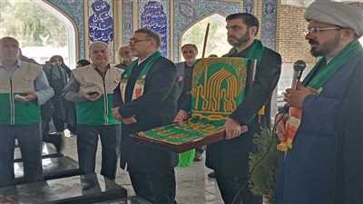 غبارروبی قبور مطهر شهدا در کازرون با حضور خادمان حرم امام رضا (ع) + تصاویر