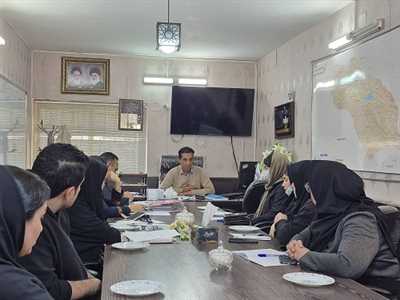نشست بررسی شاخص های بهداشتی پایگاه پزشک خانواده درمانگاه شهدای بسیج در شبکه بهداشت و درمان کازرون