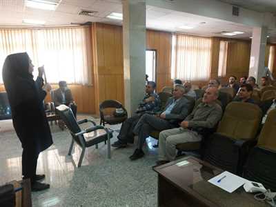انجام غربالگری سلامت کارکنان دادگستری شهرستان کازرون از سوی تیم بهداشتی شبکه بهداشت و درمان