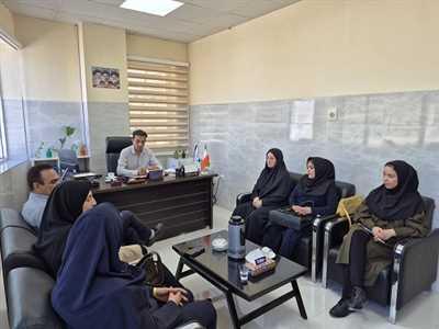 نشست سرپرست شبکه بهداشت و درمان کازرون با کارشناسان مرکز سلامت روانی  اجتماعی جامعه‌نگر (سراج)