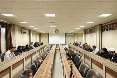 نشست ستاد مرکزی جوانی جمعیت در فرمانداری ویژه شهرستان کازرون با حضور مدیرکل امور زنان و خانواده استانداری