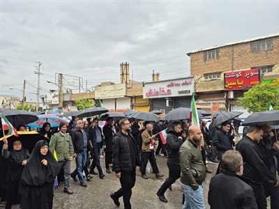 ندای لبیک کارکنان حوزه سلامت کازرون با رهبر معظم انقلاب در راهپیمایی روز جهانی قدس