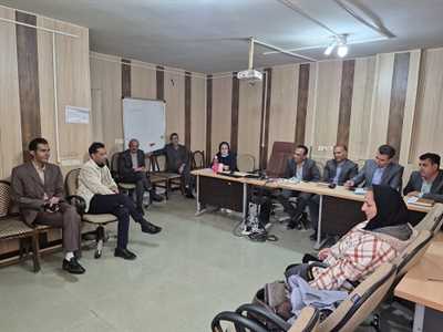 نشست سرپرست شبکه بهداشت و درمان شهرستان کازرون با کارشناسان سلامت محیط