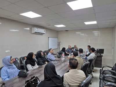 نشست سرپرست شبکه بهداشت و درمان کازرون با پزشکان خانواده شهری