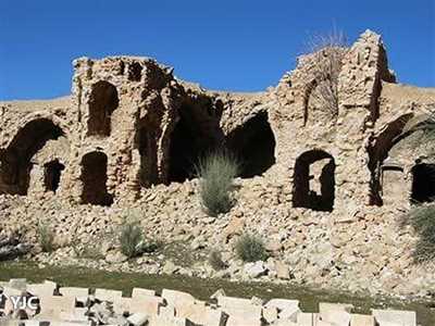 کاروانسرای تمام سنگی میان کتل کازرون