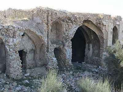 کاروانسرای تمام سنگی میان کتل کازرون